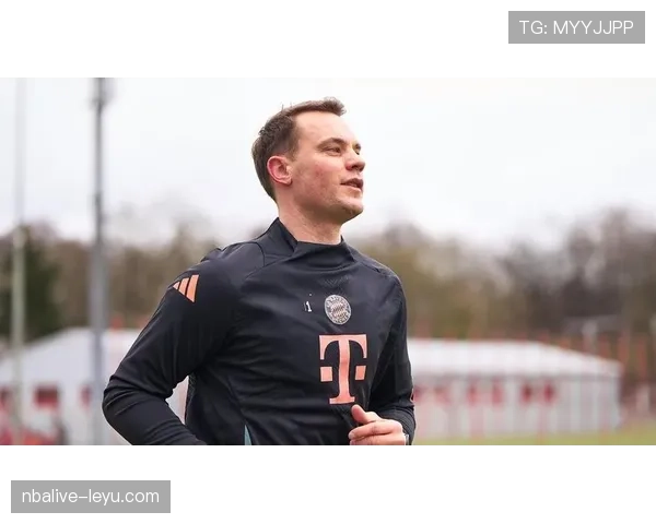 诺伊尔保持高水准表现,成为现代守门员技术的新标杆 诺伊尔保持高水准表现,成为现代守门员技术的新标杆