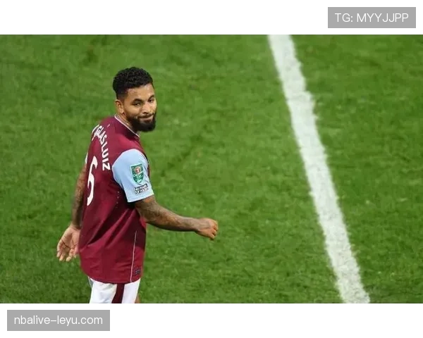 英超注目：道格拉斯·路易斯在关键时刻展现领袖风范，助阿斯顿维拉取得重要胜利。