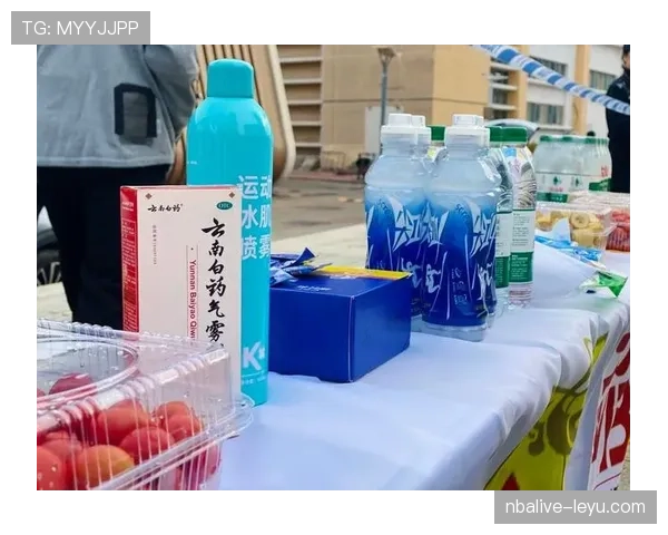 庞伟家的冰箱里塞满了能量胶，连饮料都按训练时间表排好队